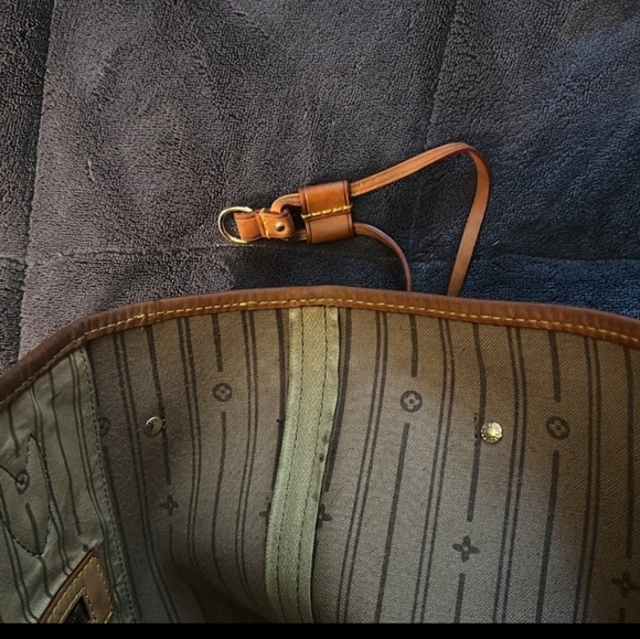 Louis Vuitton MM Neverfull - Picture 10 of 11